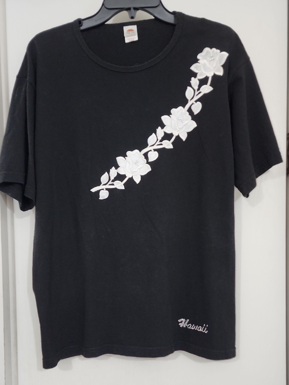 Black T-Shirt With FLORAL Design - Hawaii Accent